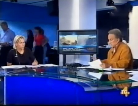 Emilio Fede nello studio del TG4 durante la lunga edizione straordinaria dedicata agli attentati dell’11 settembre 2001.