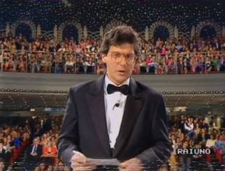 Fabrizio Frizzi durante l’apertura di Scommettiamo che...? su Raiuno il 23 maggio 1992, mentre parla della strage di Capaci.