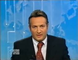 Claudio Brachino nello studio di Studio Aperto durante gli aggiornamenti straordinari dell’11 settembre 2001.
